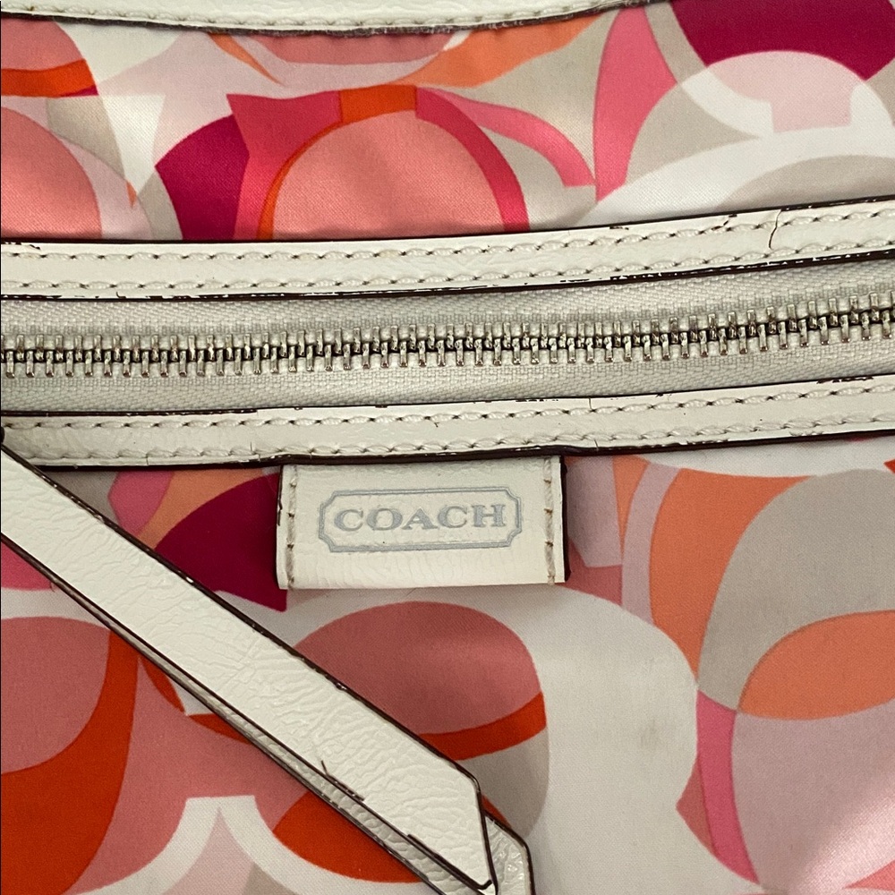 Coach Signature Pink Bag - Picture 6 of 16